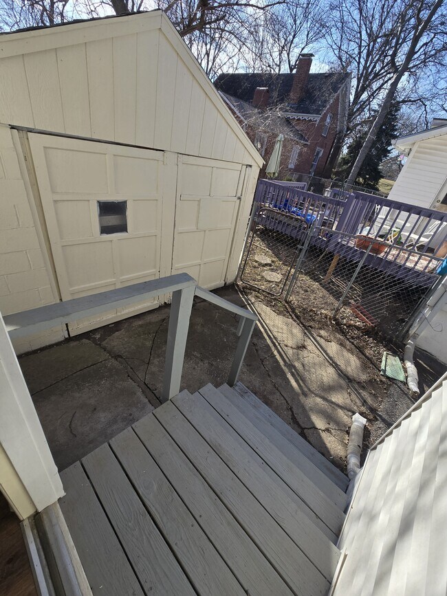 Building Photo - 417 W Walnut St