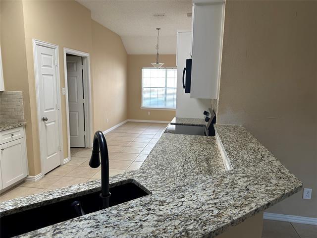 Building Photo - 722 Rolling Hills Dr