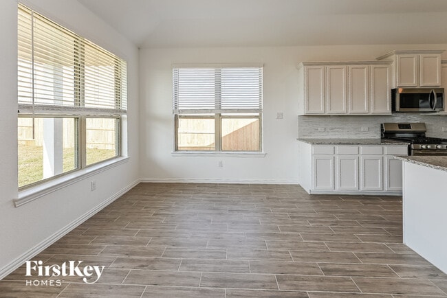 Building Photo - 9611 Pleasant Way
