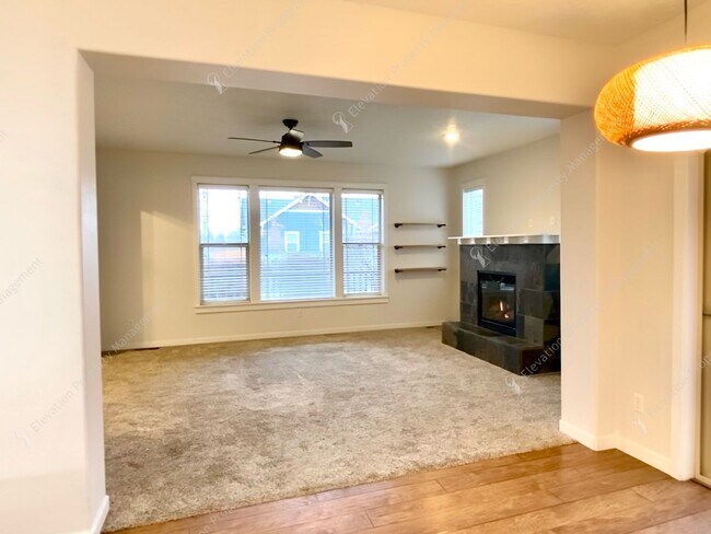 Foto del edificio - Designer 4BR- 2BA Home by Dry Canyon Park