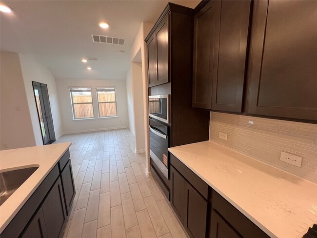 Building Photo - 4008 Limestone Blf Dr