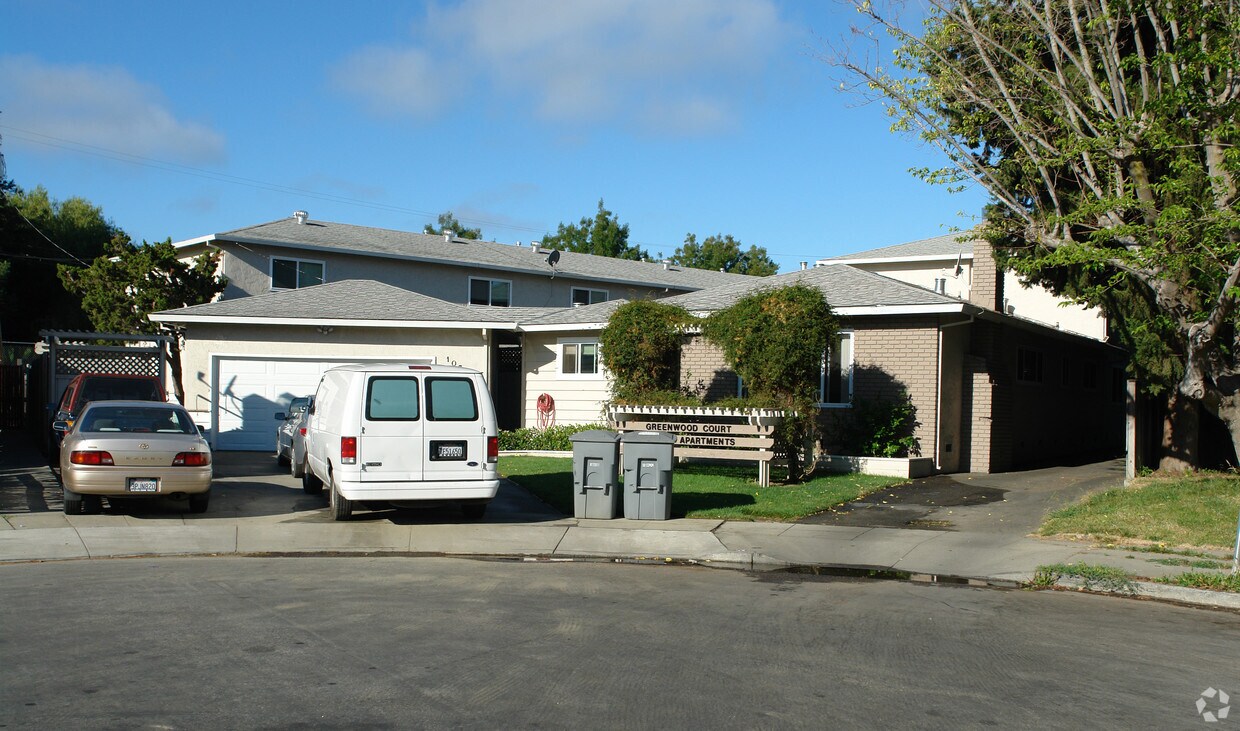 Building Photo - Garden Apartments