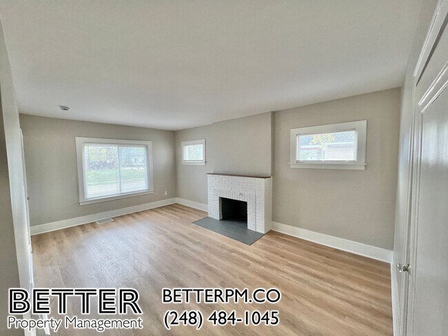 Foto del edificio - Spacious 3-Bedroom with Finishes You'll Love!
