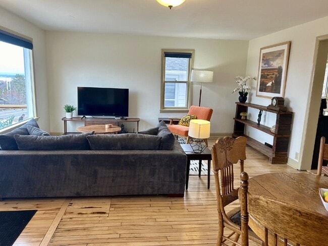 Building Photo - Experience life on Duluth's legendary Skyline Parkway with breathtaking views of Lake Superior an...