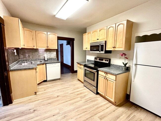 Building Photo - 83 E Maynard Ave