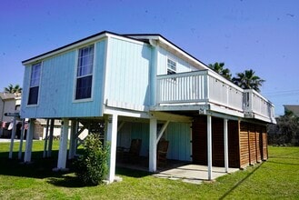 Building Photo - 4027 Surf Dr