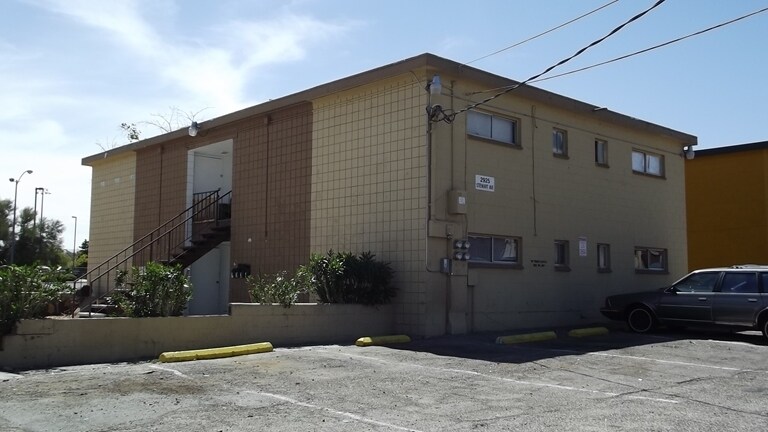 Foto principal - 2925 Stewart Ave