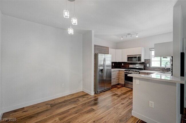 Building Photo - 75 N Valle Verde Dr