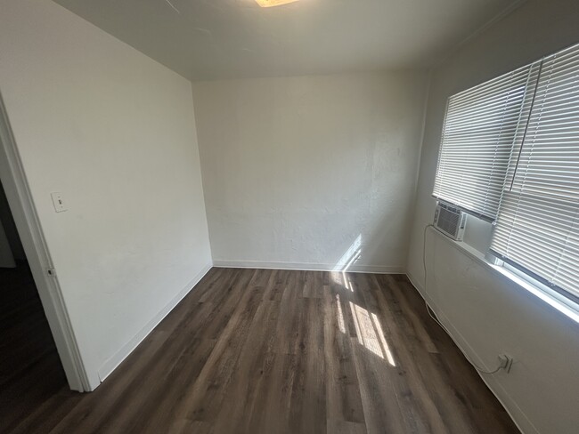 Building Photo - 1340 N Linden Ave