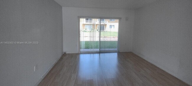 Foto del edificio - 505 NW 177th St