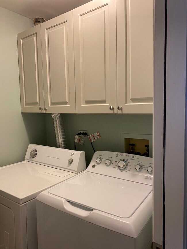 Laundry Room - 326 Ashbury Ct