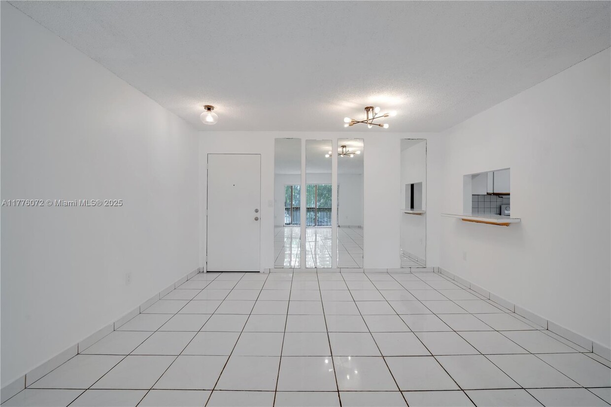 Foto principal - 13700 SW 62nd St