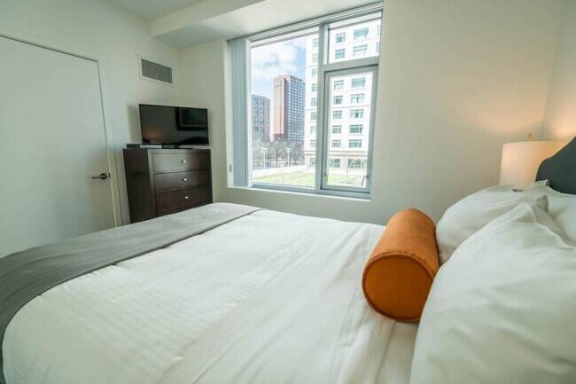 Building Photo - bedroom in Cambridge MA 02142