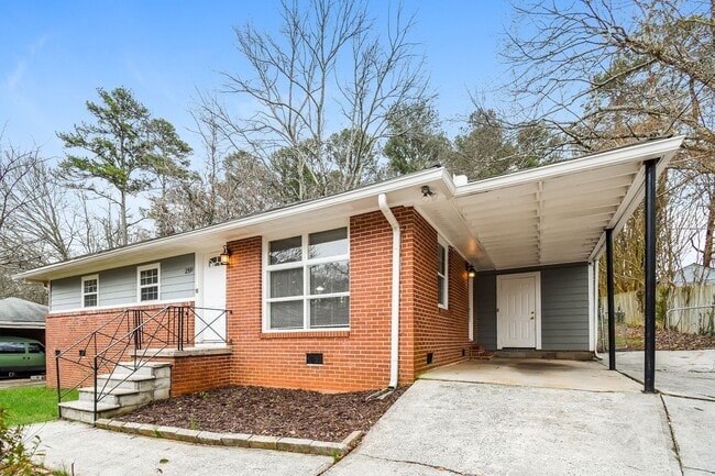 Foto del edificio - Gorgeous 3BR Home with Covered Parking in Prime Kennesaw Location