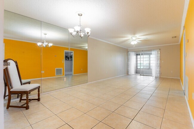 Building Photo - Conveniently located Unfurnished 2-bed, 2-...