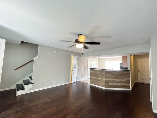 Building Photo - Great townhouse for rent in Murfreesboro!