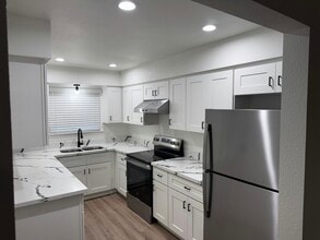 Building Photo - 2122 N Glenn Ave