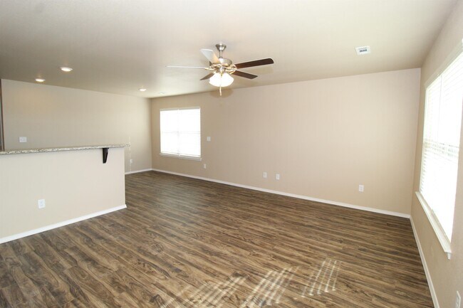 Foto del edificio - 1020 Clearspring Ct