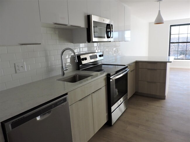 Building Photo - 9 Soden St