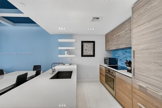 Foto del edificio - 1300 S Miami Ave