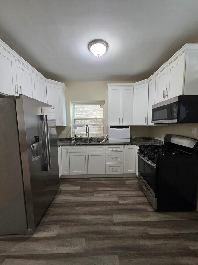 Building Photo - 4831 W Roscoe St