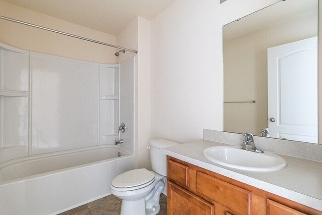 Building Photo - Open Floorplan- 4 Bedroom Home in Middleburg