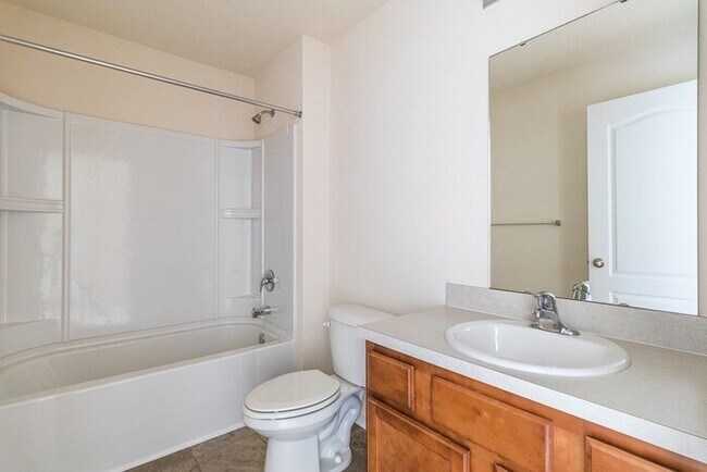 Foto del edificio - Open Floorplan- 4 Bedroom Home in Middleburg