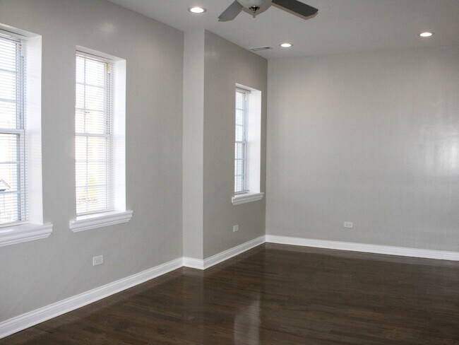 Foto del edificio - 3257 W Warren Blvd