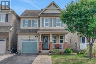 Building Photo - 417 Meadowhawk Crescent