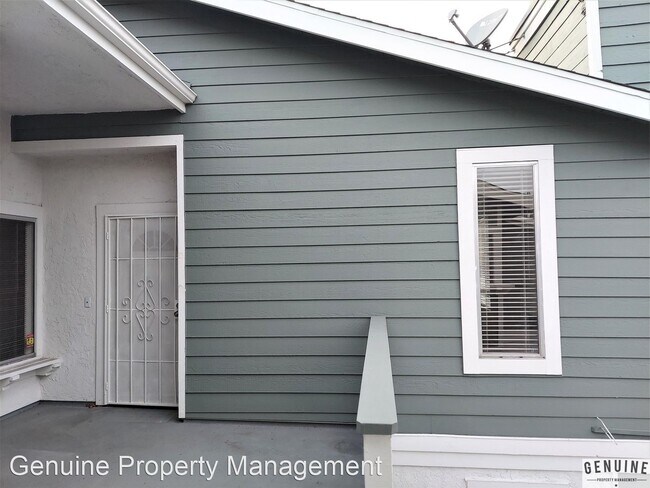 Building Photo - 2 br, 1.5 bath House - 12092 Sylvan River ...