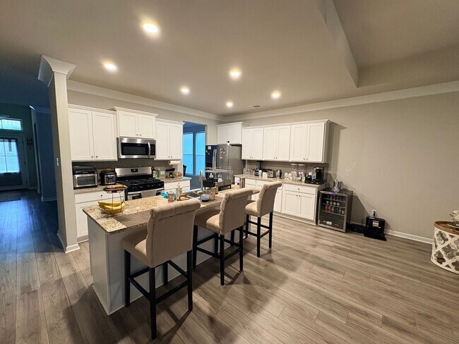 Foto del edificio - 3258 Lake Crest Dr