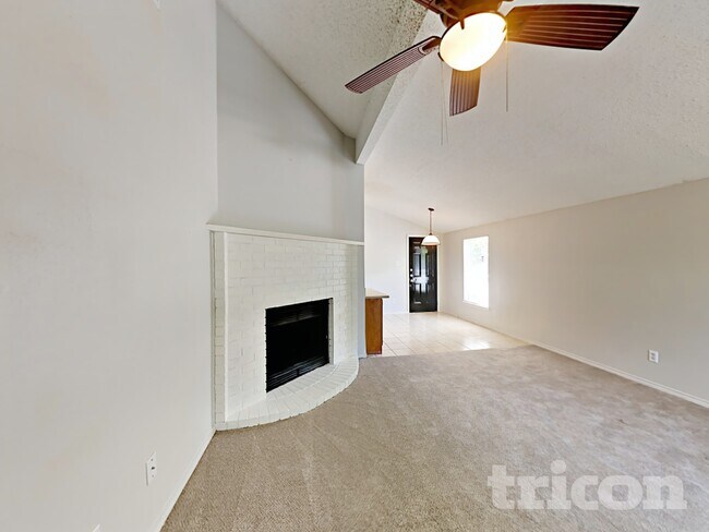 Foto del edificio - 609 S Walnut Creek Dr