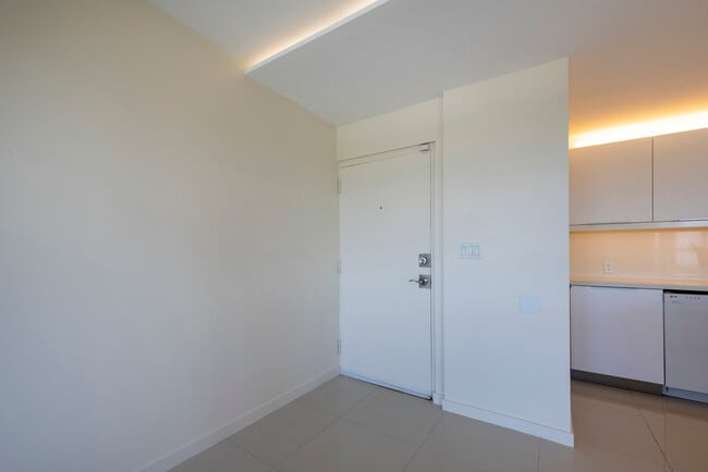 Foto del edificio - 2555 NE 11th St