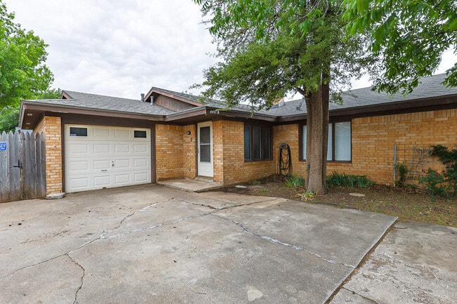 Building Photo - 4407 75th Dr