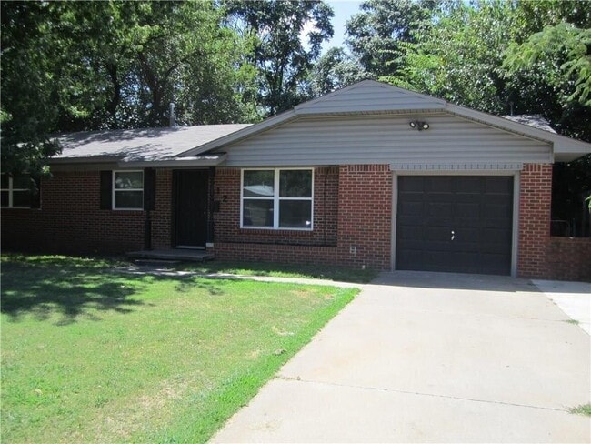 Building Photo - 212 S Mercedes Dr