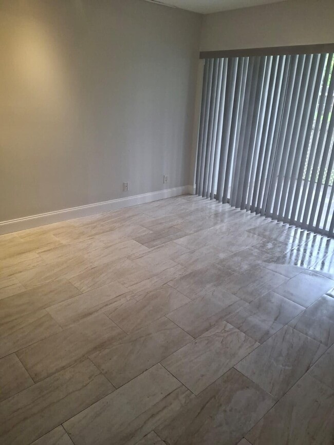 Building Photo - 9833 Westview Dr