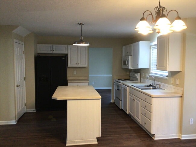 Building Photo - 428 Rocky Springs Dr