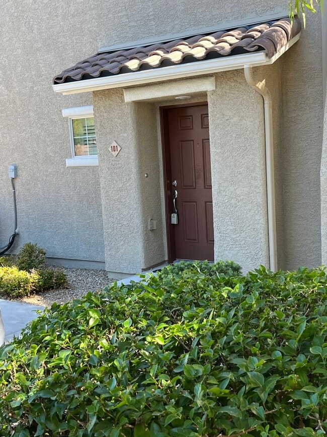 Building Photo - 2 BED / 2 BA - ALL APPLIANCES - COMMUNITY ...