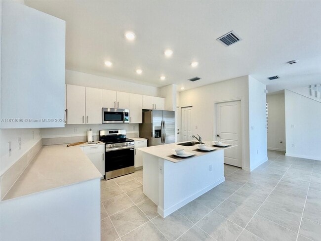 Foto del edificio - 2600 SE 25th St