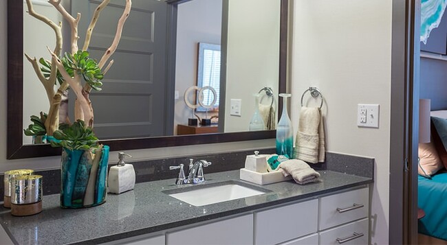Building Photo - Suitable Studio W/ Great Amenities Included