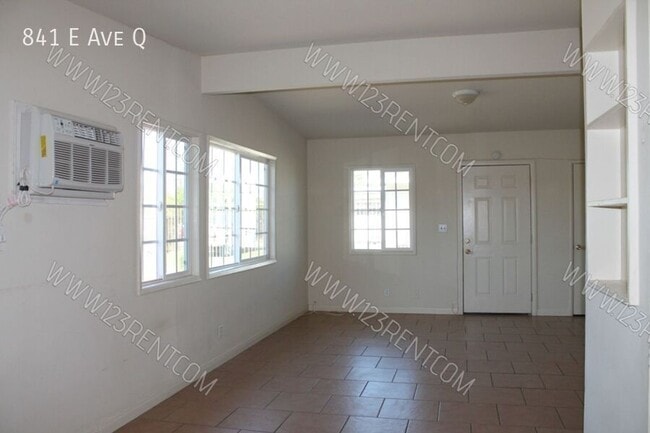 Building Photo - 841 E Ave Q