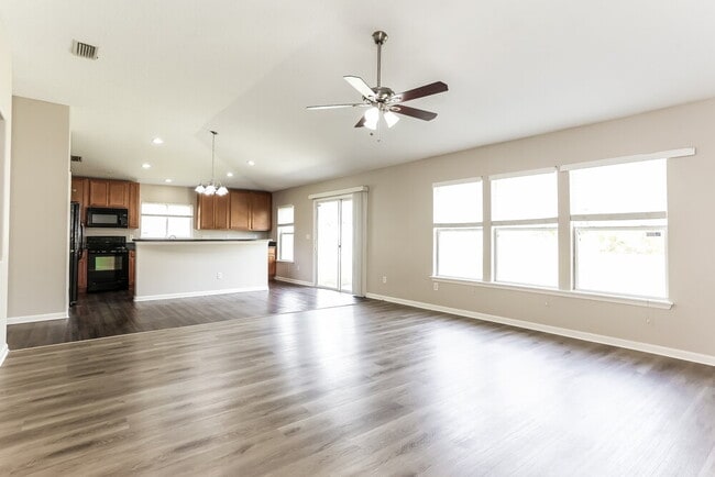 Building Photo - 7511 Hawks Cliff Dr