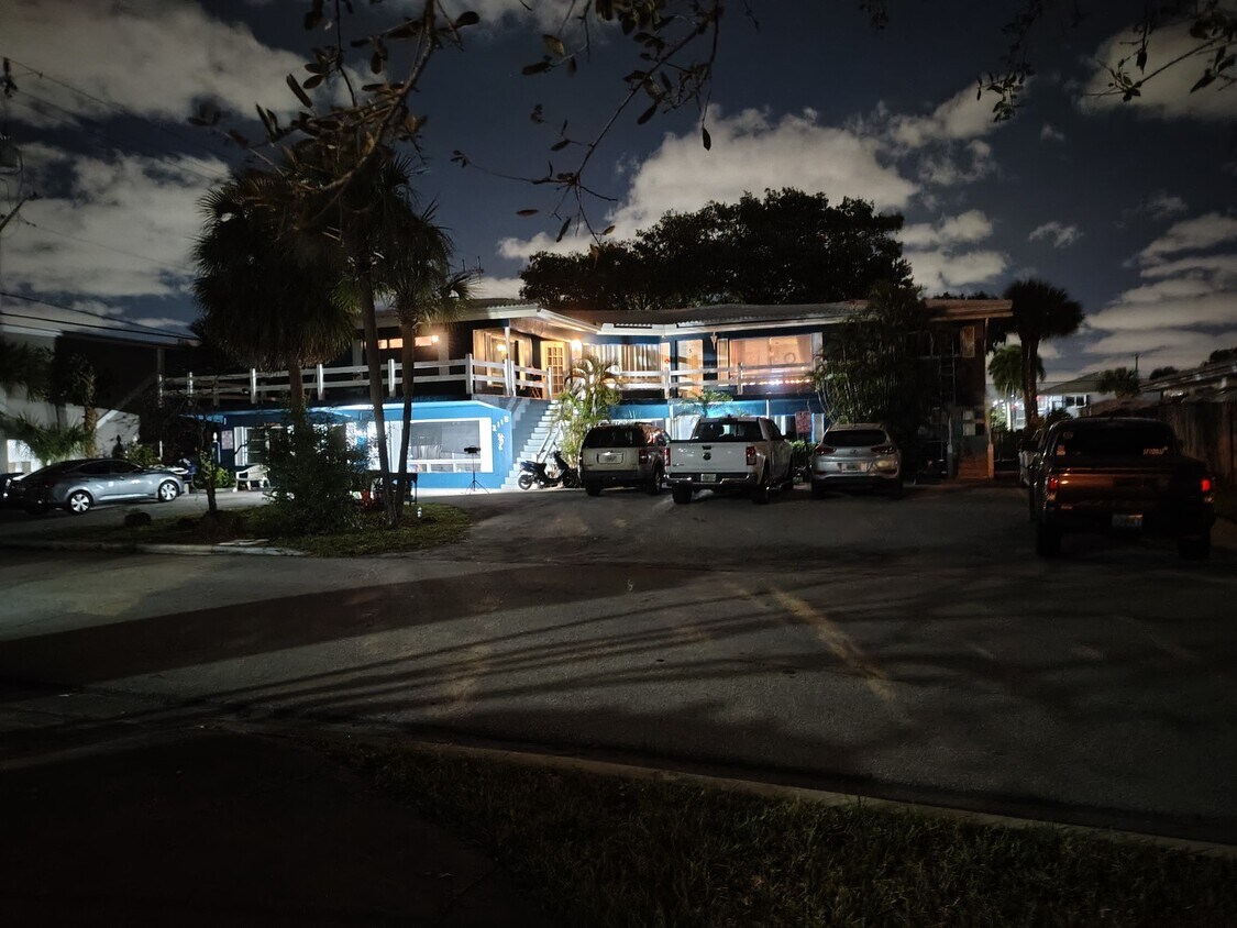 Foto principal - 2115 NE 37th St