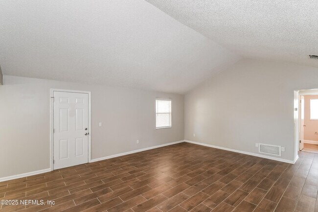 Foto del edificio - 8343 Spring Lake Rd N