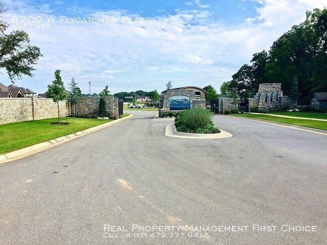 Building Photo - Custom 4 Bedroom Home in Bentonville!