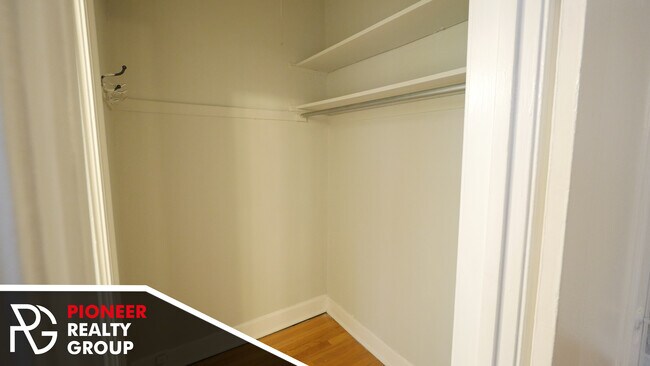Foto del edificio - 556 W Arlington Pl