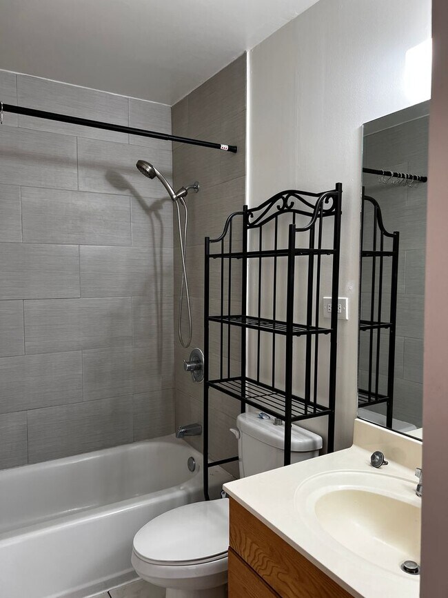 Building Photo - 5122 Likini St