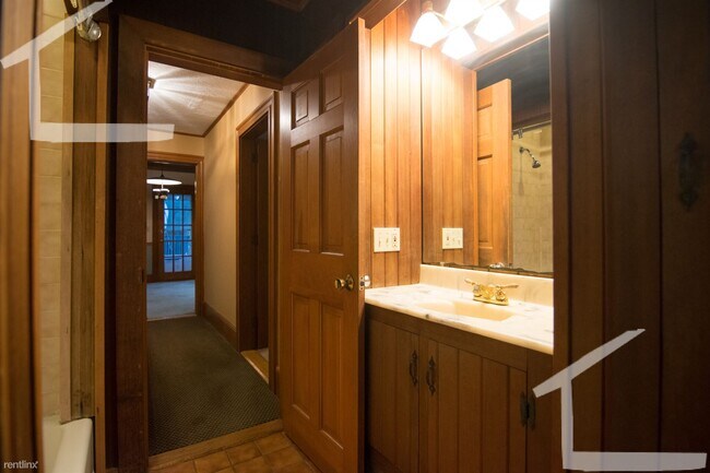 Foto del edificio - 2 br, 1 bath Duplex - 24 Shepard St 2