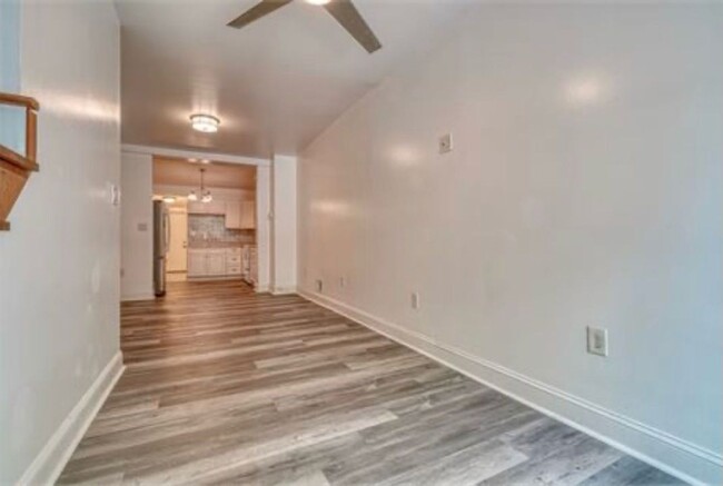 Building Photo - Stunning Newly Renovated 2 Bedroom 1 Bathroom