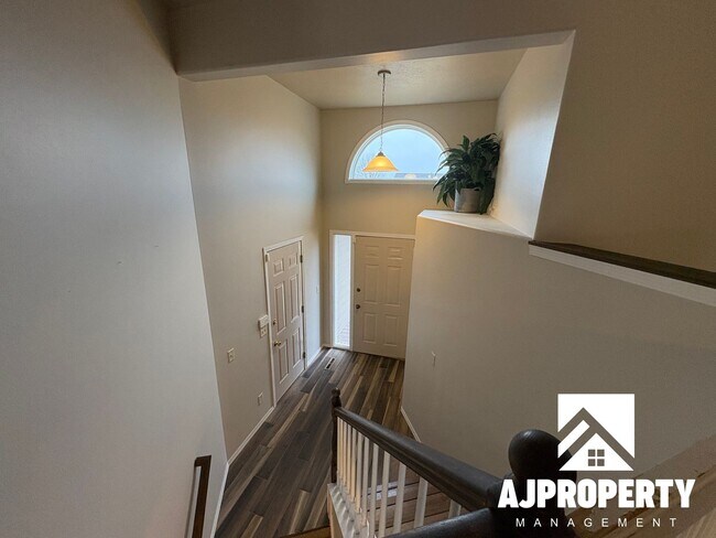 Foto del edificio - 5509 S Sarmar Ave